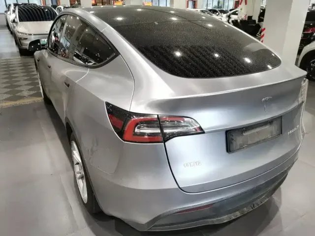 Tesla Model Y — Фото автомобиля 4