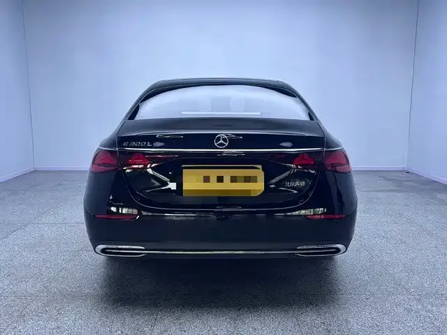 Mercedes-Benz E-Class — Фото автомобиля 5