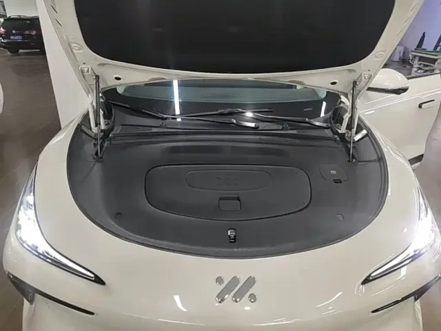 IM Motors LS6 — Фото автомобиля 19