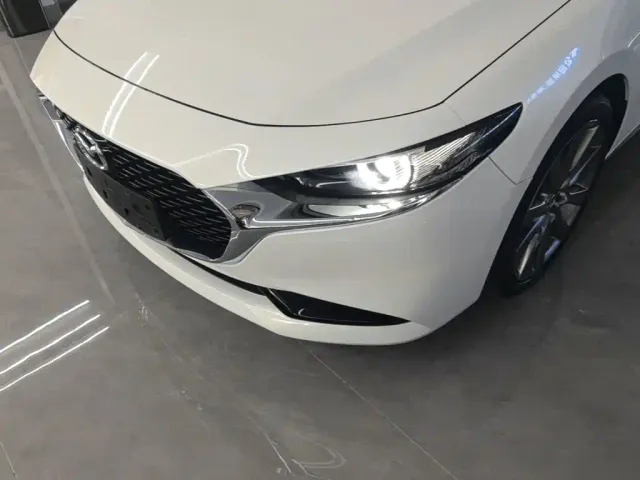 Mazda Axela — Фото автомобиля 17