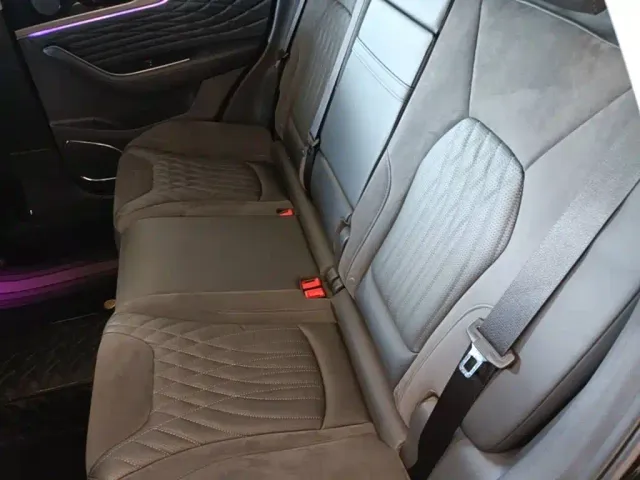 Hongqi HS5 — Фото автомобиля 16
