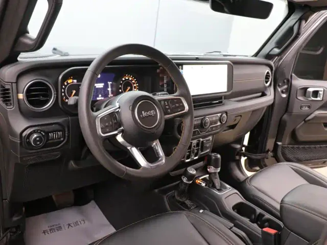 Jeep Wrangler — Фото автомобиля 13
