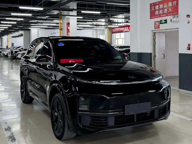 Li Auto L8 — Фото автомобиля 3
