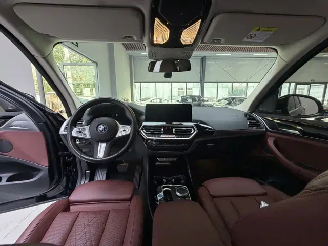BMW iX3 — Фото автомобиля 13