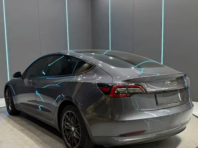 Tesla Model 3 — Фото автомобиля 8