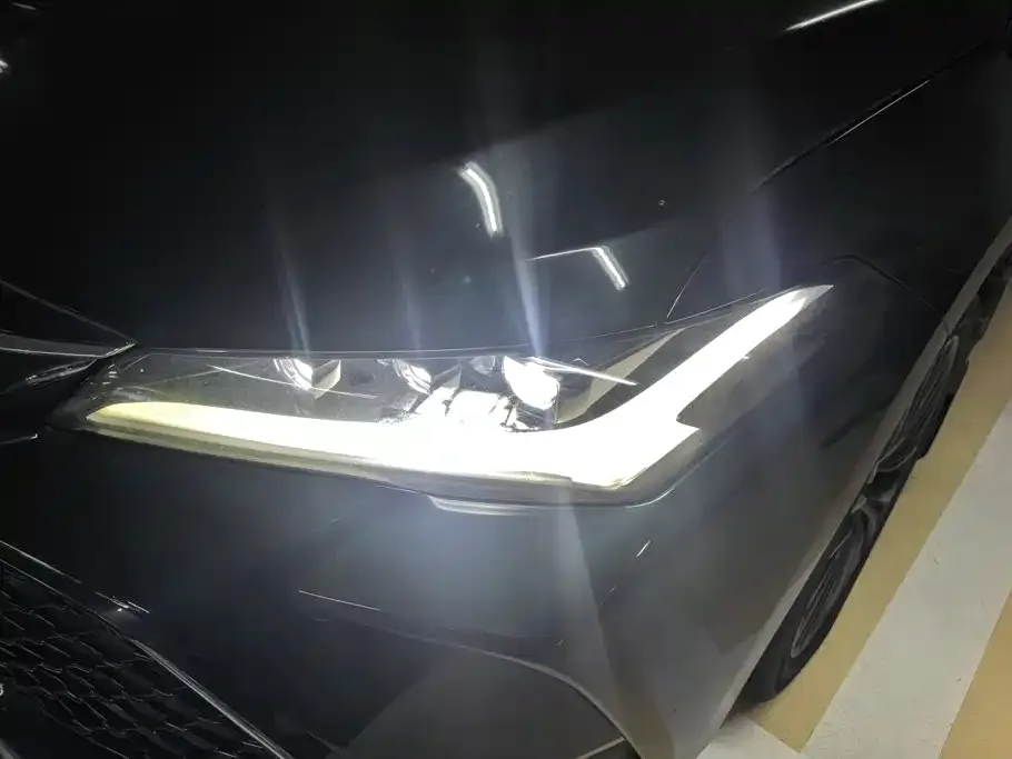 Toyota Avalon 2022 2.5L Touring Premium Edition — Фото автомобиля 5