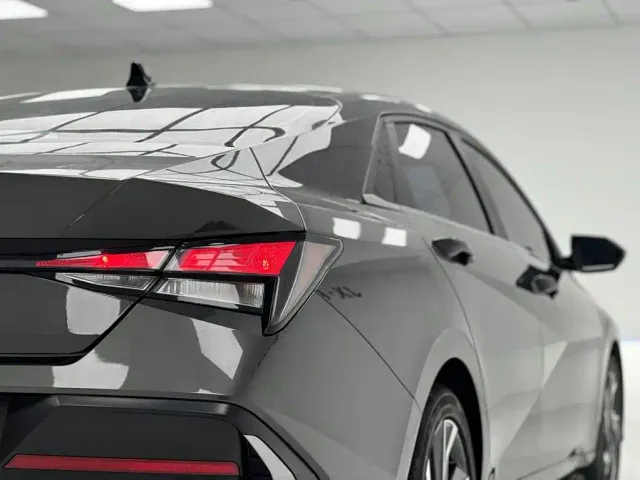 Hyundai Elantra — Фото автомобиля 9