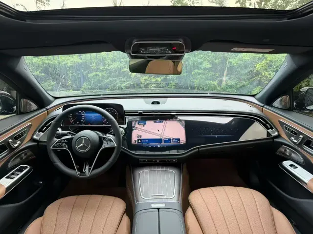 Mercedes-Benz E-Class — Фото автомобиля 4
