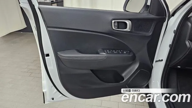 Hyundai Venue — Фото автомобиля 13