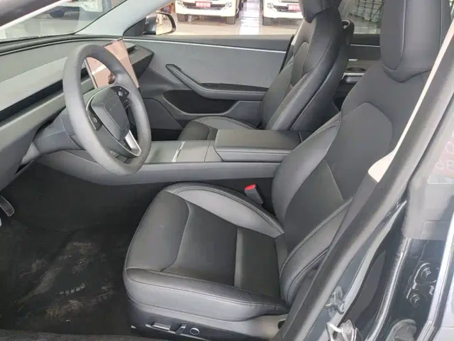Tesla Model 3 — Фото автомобиля 14