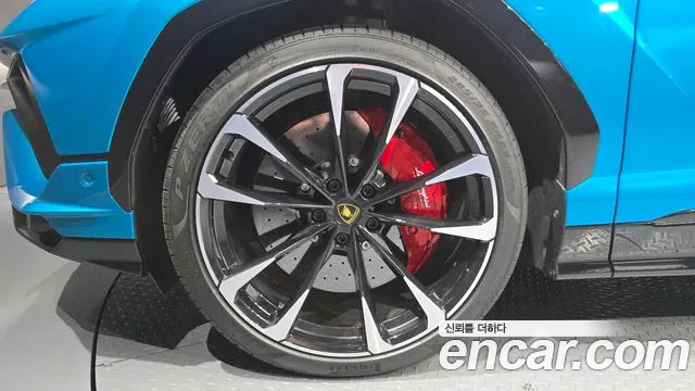Lamborghini Urus — Фото автомобиля 5