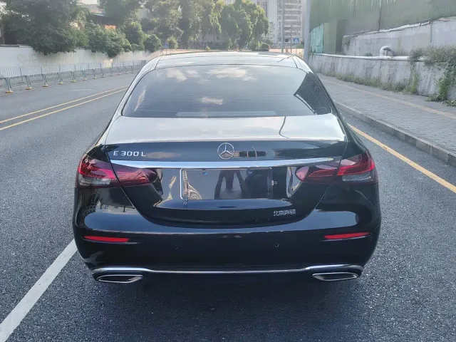 Mercedes-Benz E-Class — Фото автомобиля 6