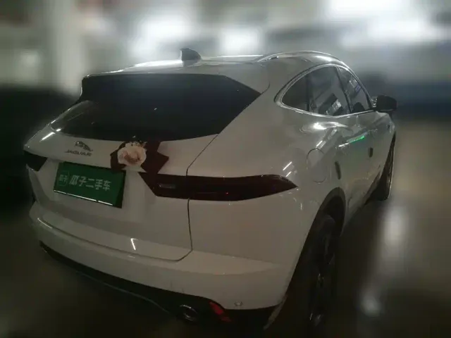 Jaguar E-PACE — Фото автомобиля 4