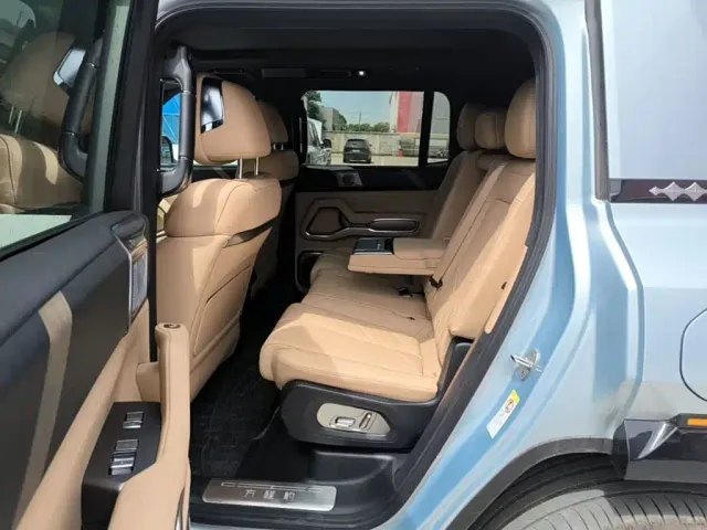 BYD FangChengBao Leopard 8 — Фото автомобиля 16