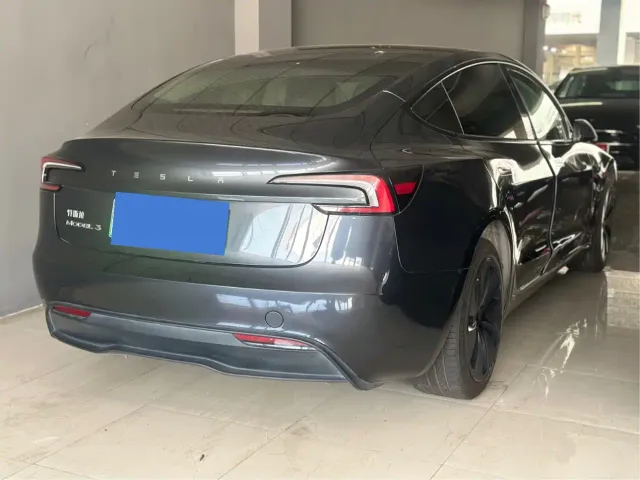 Tesla Model 3 — Фото автомобиля 13