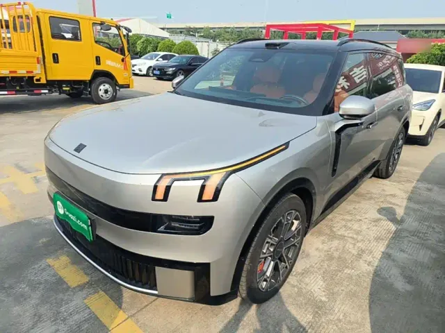 Фотография автомобиля — Lynk & Co 900