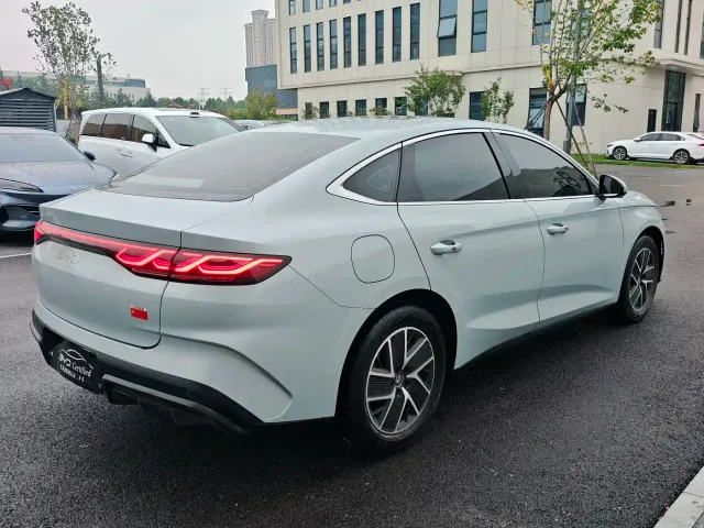 BYD Qin L — Фото автомобиля 9