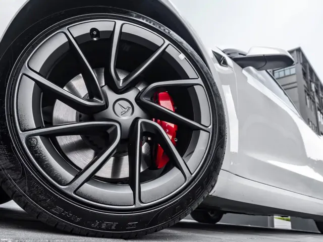 Tesla Model 3 — Фото автомобиля 4