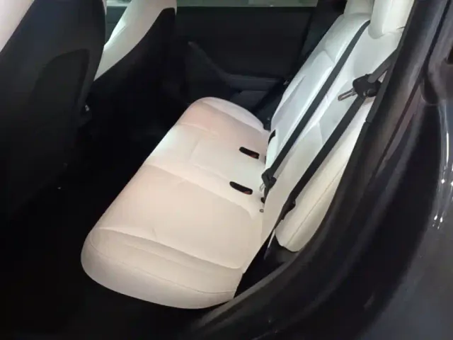 Tesla Model Y — Фото автомобиля 16