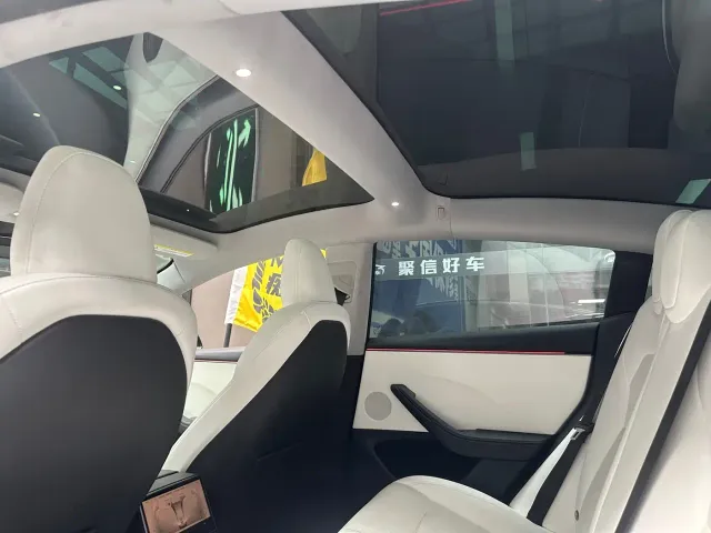 Tesla Model 3 — Фото автомобиля 13