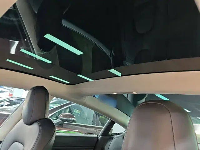 Tesla Model 3 — Фото автомобиля 17