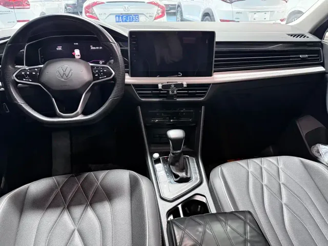 Volkswagen Tiguan L — Фото автомобиля 15