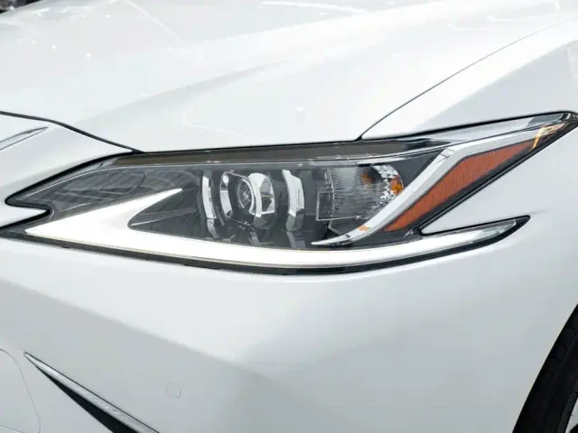 Lexus ES — Фото автомобиля 8