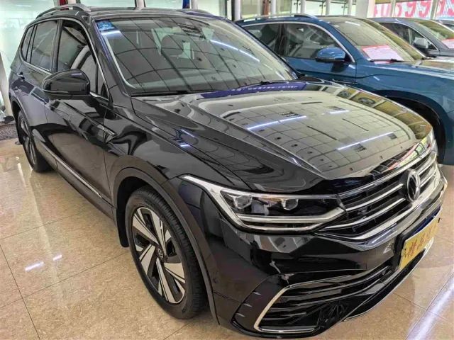 Volkswagen Tiguan L — Фото автомобиля 3