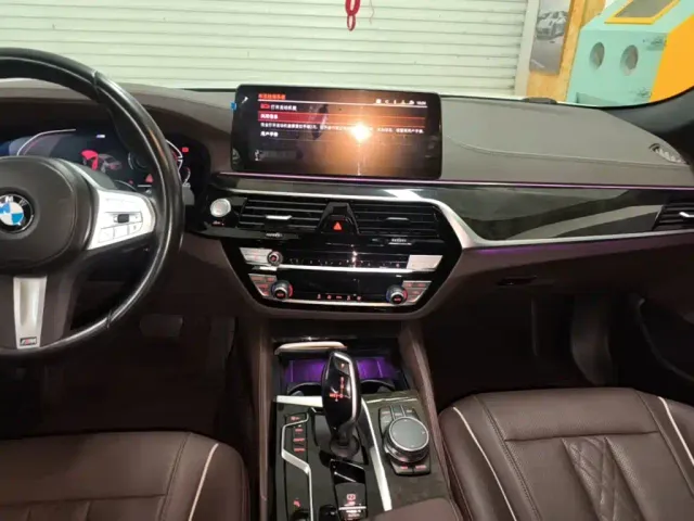 BMW 5 Series — Фото автомобиля 12