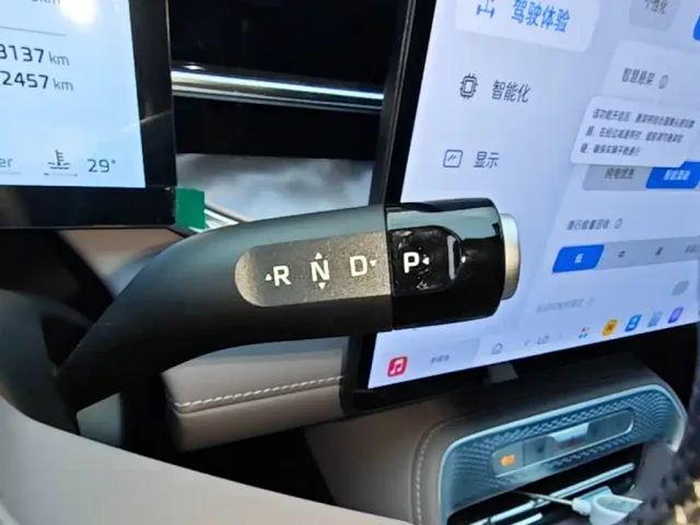 Roewe Roewe M7 DMH 2025 Base — Фото автомобиля 13