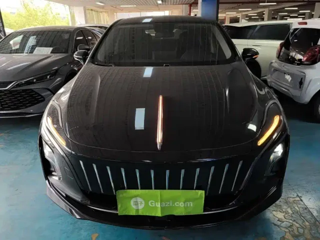 Hongqi E-QM5 — Фото автомобиля 2