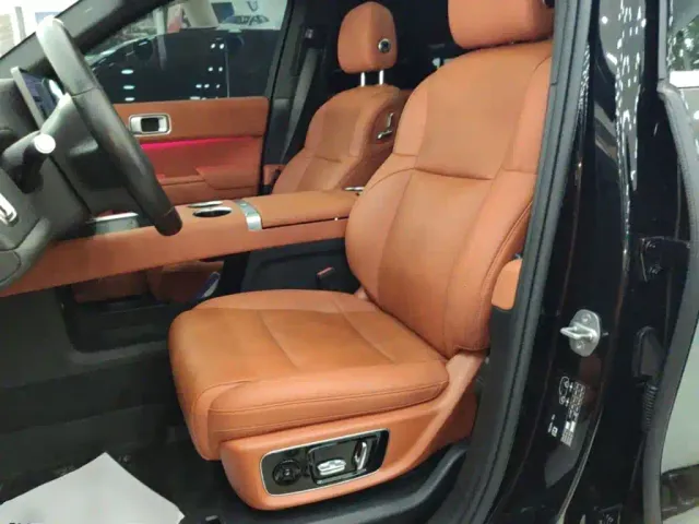 Li Auto L8 — Фото автомобиля 14