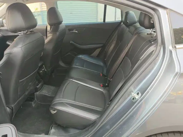 Roewe i5 — Фото автомобиля 16