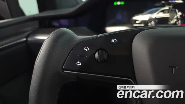 Tesla Model X — Фото автомобиля 16