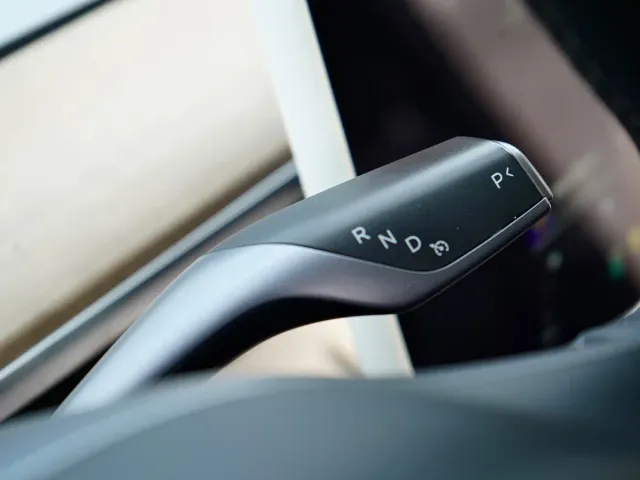 Tesla Model 3 — Фото автомобиля 7