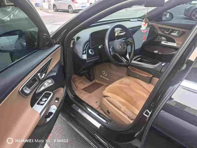 Mercedes-Benz E-Class — Фото автомобиля 4