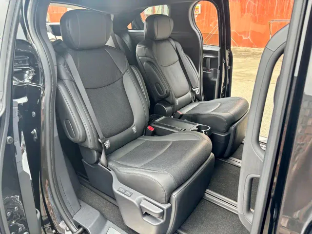 Toyota Sienna — Фото автомобиля 12