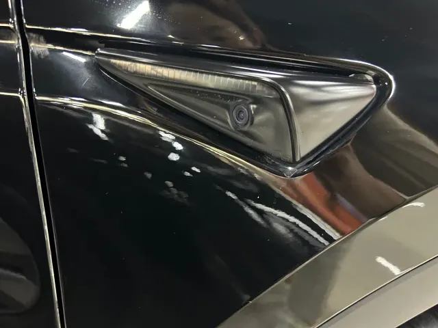 Tesla Model Y — Фото автомобиля 17