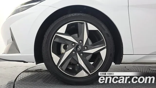 Hyundai AVANTE Avante (CN7) — Фото автомобиля 3
