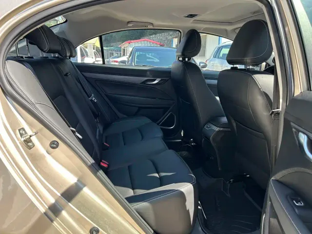 Geely Emgrand — Фото автомобиля 5