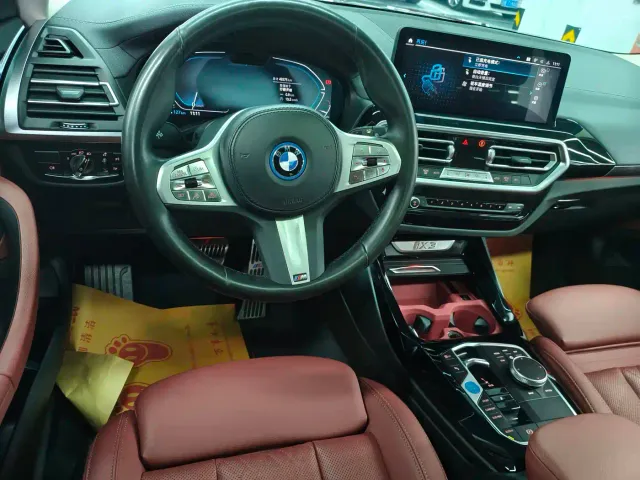 BMW iX3 — Фото автомобиля 4