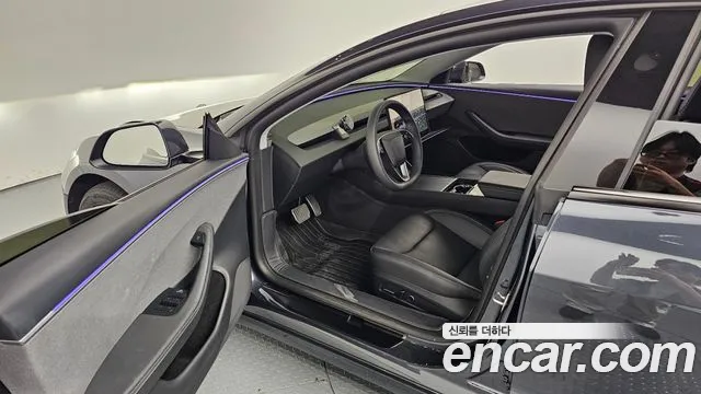 Tesla Model 3 — Фото автомобиля 9