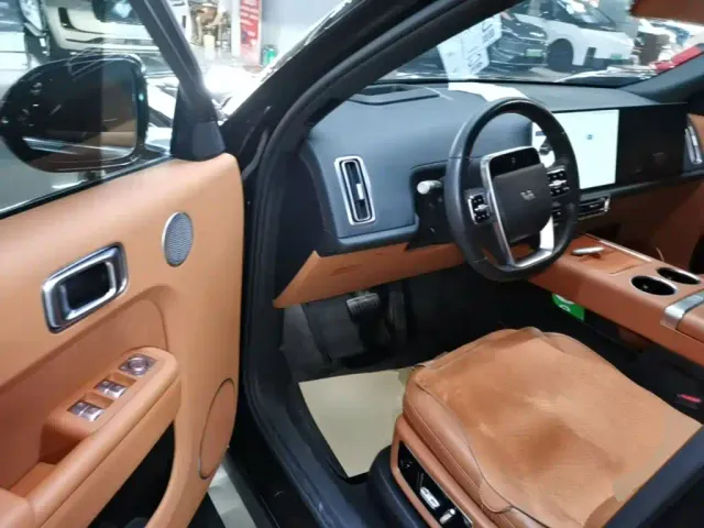 Li Auto L9 — Фото автомобиля 15