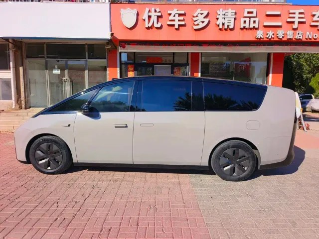 Li Auto MEGA — Фото автомобиля 4