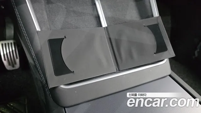 Tesla Model Y — Фото автомобиля 19