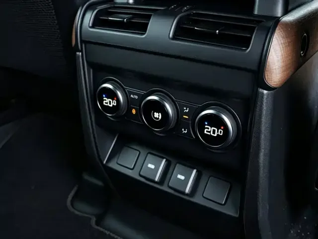 Land Rover Defender — Фото автомобиля 24