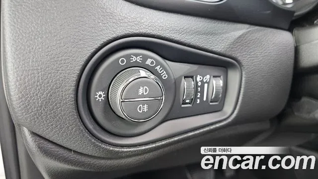 Jeep Renegade — Фото автомобиля 27