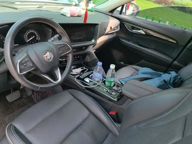 Buick Envision Plus — Фото автомобиля 12