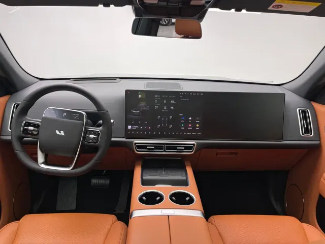 Li Auto L7 — Фото автомобиля 13