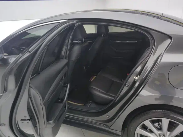 Mazda Axela — Фото автомобиля 11